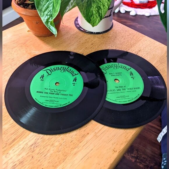 $5 Item! Disneyland 33 1/2rpm LP Goldilocks and the 3 Bears and Winnie the Pooh - Picture 1 of 8